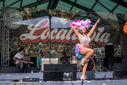 Localtopia 2019 samba dancer on bandstand 800x534